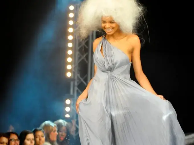 Creative Fashion Show Design - lighting rig