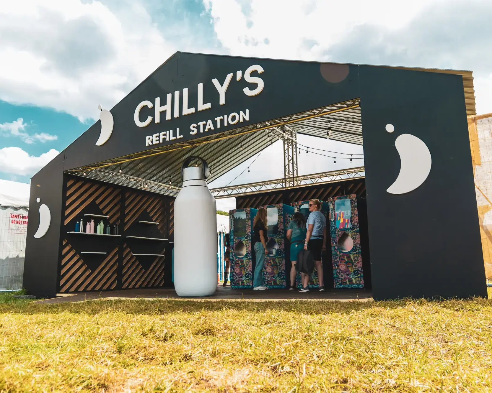 Premier Live AV production for Chilly's Bottles - lighting rig